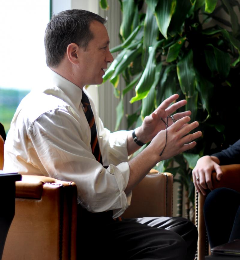 Huish explains the flaws of the "Sting" to a client.